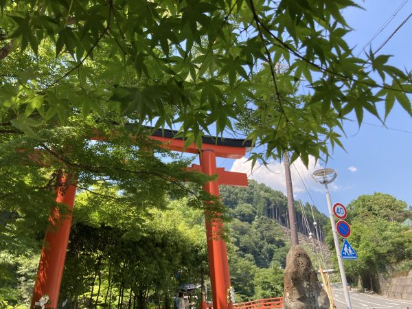 図5）貴船神社　一の鳥居